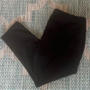 Women’s Zella cropped leggings in black. Smoke free home